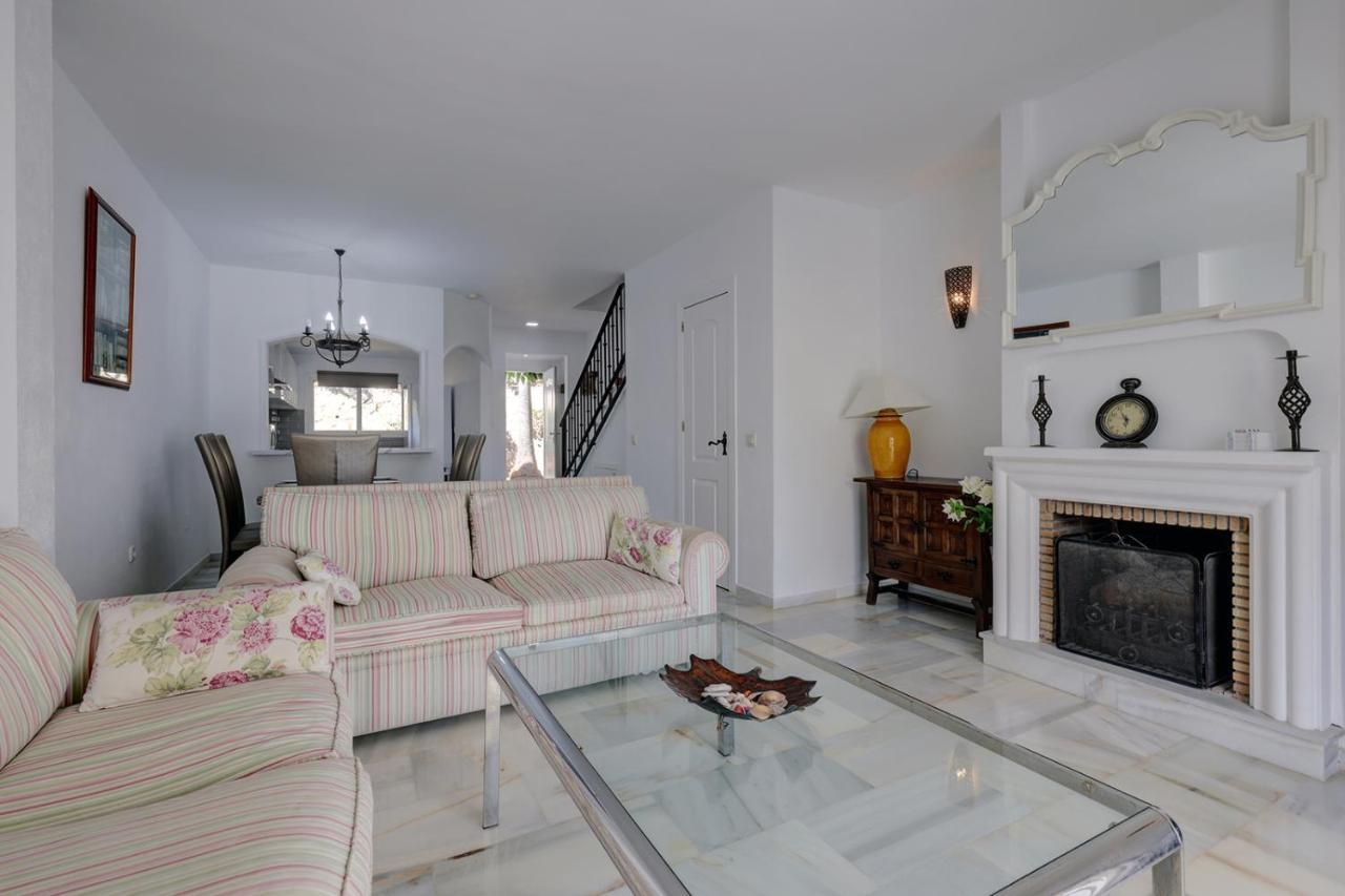 Quaint 2 Bedroom Townhouse With Pool Close To Sea! Benalmádena Exterior foto