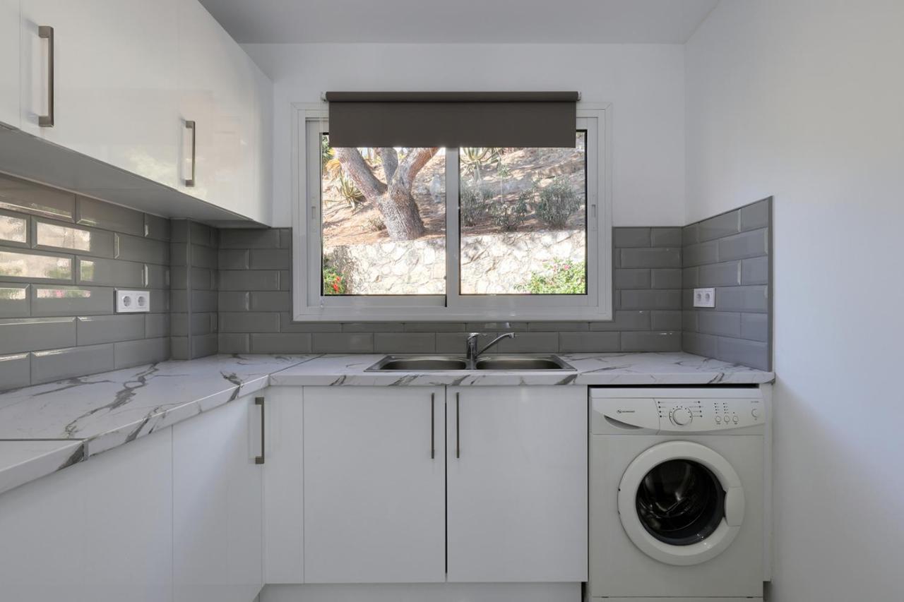Quaint 2 Bedroom Townhouse With Pool Close To Sea! Benalmádena Exterior foto