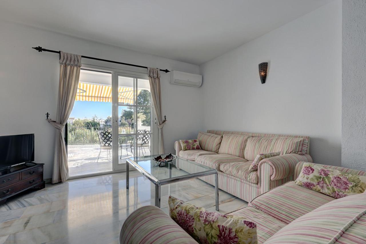 Quaint 2 Bedroom Townhouse With Pool Close To Sea! Benalmádena Exterior foto