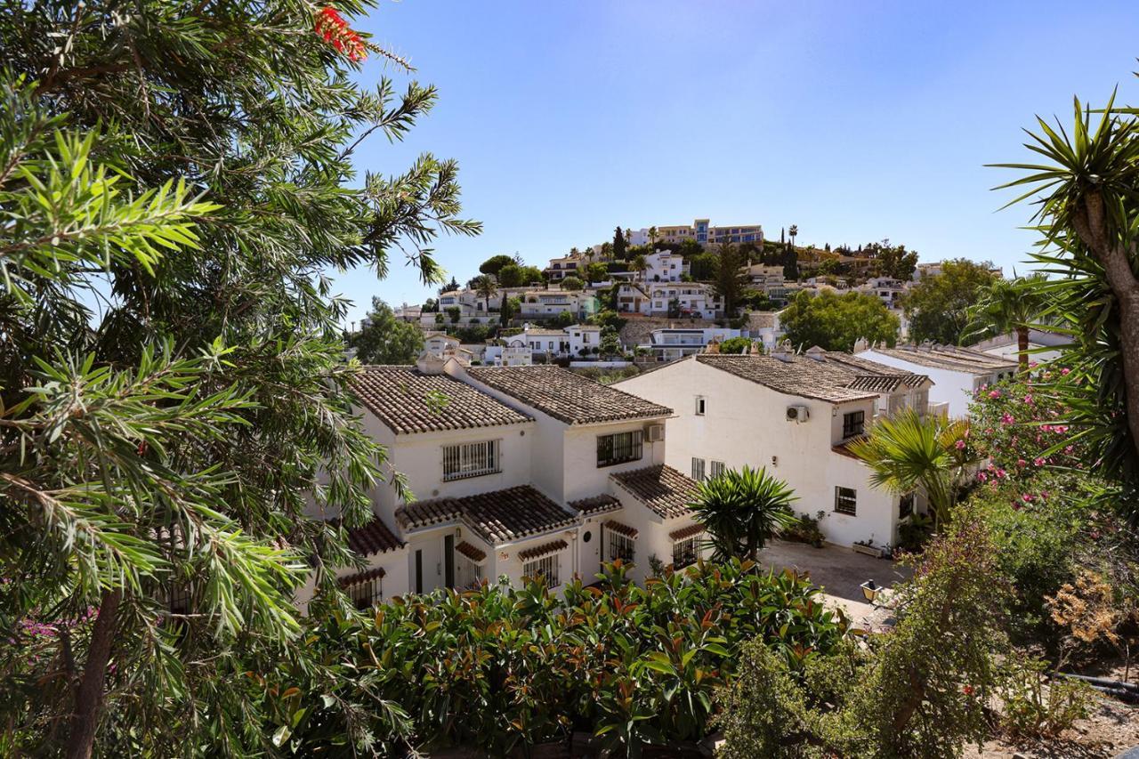 Quaint 2 Bedroom Townhouse With Pool Close To Sea! Benalmádena Exterior foto
