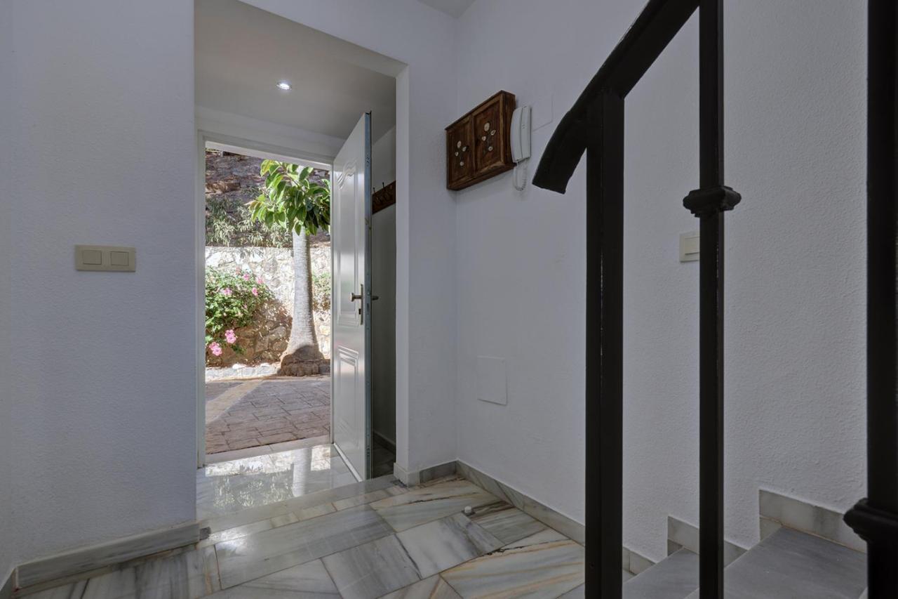 Quaint 2 Bedroom Townhouse With Pool Close To Sea! Benalmádena Exterior foto