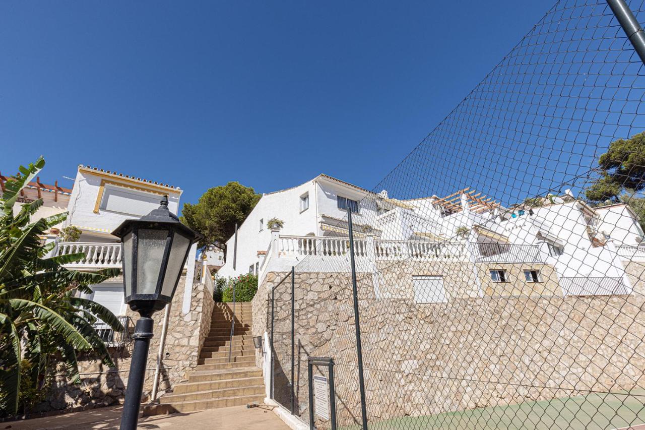 Quaint 2 Bedroom Townhouse With Pool Close To Sea! Benalmádena Exterior foto